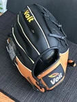 Voit Youth Rht Fielding Glove - New With Tags Age 10+ Model 75764. Fixed Price $20.00.