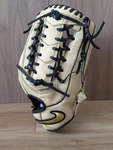 Nike Adult Alpha Edge Fm Rht Trap 12IN Fielder's Glove Throws Right N1000290-703. Fixed Price $89.92.