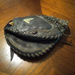 Easton SYMFP-2000 Women Fast-pitch Softball Catchers Mitt Right Hand Throw. Fixed Price $100.00.