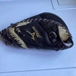 Mizuno GXC-93 Sweet Game Ready 33.5 Baseball Softball Catchers Mitt Right Throw. Fixed Price $72.25.