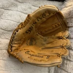 Spalding Adult Glove Mitt Competition Ez Flex Softball 42-5345 Left/top Grain. Fixed Price $34.95.