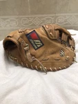 Mizuno MZC-25 Unisex Fully Broken In 35 Softball Catchers Mitt Right Hand Throw. Fixed Price $110.00.