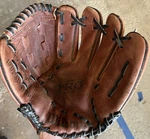 Wilson Rht Baseball Glove 10-1/2" A1810 PRO4 Youth. Fixed Price $10.99.