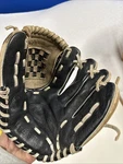 Louisville Tpx Helix Youth Baseball Glove HXY1050 10.5 Rht Right Hand Throw. Fixed Price $22.95.