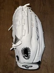 Mizuno Prime GMVP1250PSEF8 (12.5 ) Fast Pitch Glove Left Hand Throw. Fixed Price $99.99.