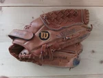Wilson A2331 Signature Model George Brett Baseball Glove Rht 12 Inch. Fixed Price $14.00.