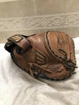 Mizuno GXS-71 World Win Fully Broken 34 Softball Catchers Mitt Right Throw. Fixed Price $110.00.