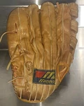 1990'S Mizuno Lite Flex Professional Model MT1000FB 13" Rht Crest Baseball Glove. Fixed Price $34.95.