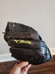 Mizuno 12" GPL1209B Fastpitch Leather Baseball Glove Right Handed Thrower Custom. Fixed Price $15.95.