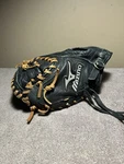 Youth Mizuno GXC-105D2 32.5 Boys Broken In Baseball Catchers Mitt Left Throw. Fixed Price $85.00.