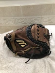 Mizuno Loose Fit Fully Broken In Unisex 34 Softball Catchers Mitt Right Throw. Fixed Price $110.00.