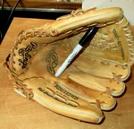 Rawlings 11.5" Youth Leather Baseball Rht RBG115WB. Fixed Price $19.50.
