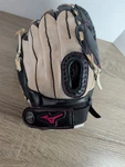Mizuno 11.5 Gpp 1155F2 Finch Series Leather Fast-pitch Softball Glove Rht. Fixed Price $21.00.