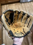 Rawling's PP11P 11" Wing Tip Derek Jeter Right Handed Thrower's Baseball Glove. Fixed Price $12.00.