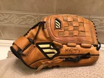 Mizuno MVT-1151 11.5 Baseball Softball Glove Right Hand Throw. Fixed Price $75.00.