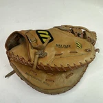 Mizuno MZC-25 Unisex Fully Broken In 35 Softball Catchers Mitt Right Hand Throw. Fixed Price $54.99.