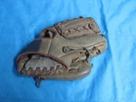 Vintage Tom Seaver Signature Model Baseball Glove 42-3693 Spalding. Fixed Price $19.99.