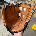 Spalding Top Grain Leather 42086FR Left Hand Thrower Baseball Glove 13.5. Fixed Price $19.95.