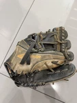 Easton Series X1100BKY Youth 11" Baseball Glove Mitt Right Handed. Fixed Price $39.00.