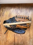 Louisville Slugger Right Hand, Khb 1300 Bruise Guard Baseball Glove.. Fixed Price $22.00.
