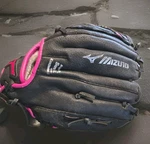 Mizuno Prospect Finch Leather Fastpitch Utility Softball Glove 10" Youth Rhg/lht. Fixed Price $15.99.