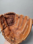 Louisville Slugger Glove LSG46D Cowhide Left Baseball Mitt. Fixed Price $12.00.