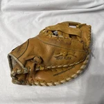 Mizuno MZ-F25I Right-handed Thrower 12.5" Leather Catchers Mitt Baseball Glove. Fixed Price $27.20.