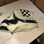 Adidas TS1050NBB Youth Game Ready Easy Close 10.5 Baseball Glove Left Throw. Fixed Price $25.00.