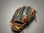 Mizuno Classic Pro Soft 11.5" Baseball Glove GCP68S2. Fixed Price $199.99.