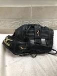Mizuno Diamond Classic GDC-1150 Boys Tight Fit 11.5 Baseball Glove Right Throw. Fixed Price $125.00.