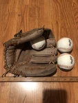 Vtg Spalding 42-3321 Bob Gibson Rht Glove & Rawlings OLB3 Baseballs. Fixed Price $24.00.