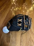 Marucci Capitol Series 11.50 Rht Baseball Glove Black/gold Brand New!. Fixed Price $270.00.