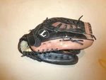 Louisville Slugger Baseball & Softball Glove KHB1400 ,players Series, 14", Rh,. Fixed Price $20.00.