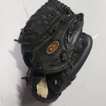 Easton Natural Series 12.5" Baseball Glove NAT1251 - Right Handed Thrower. Fixed Price $10.00.