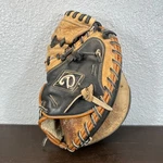 Diamond DCM65 Boys Fully Broken In 31 Baseball Catchers Mitt Right Hand Throw. Fixed Price $58.68.