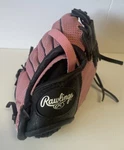 Rawlings Youth Glove #PL90P Reg Performance Pink & Black Players Series. Fixed Price $7.50.