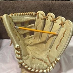 Marucci Right Hand Throw OX97R3 Cmtn Oxbow Series 12.50 Web Baseball Glove. Fixed Price $79.99.