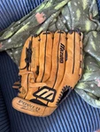 Mizuno MFR1402 Professional Model 14" Franchise Tartan Web Baseball Glove. Fixed Price $28.00.