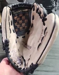 Rawlings Playmaker Youth Basket Web 11" Gold Glove Mitt Rht Leather PM11RB. Fixed Price $25.00.