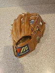 Mizuno Mz 1100 Professional Model Baseball Glove Max Flex Rht 11" Leather Taiwan. Fixed Price $24.00.