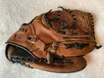 Easton NAT60 Baseball Mitt 12.5 Right Hand Throw Glove Natural Series Leather. Fixed Price $21.95.