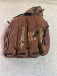 Mizuno Prospect Baseball Tee Glove Youth 10" GPP1000Y1 Power Close. Fixed Price $20.00.