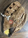 Worth Red Dot Series Baseball Softball Right Hand Throw Rht Glove RD6-13. Fixed Price $6.00.
