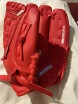 Franklin 8.5" Glove Rht Ready To Play Rtp Youth Baseball T-ball Red. Fixed Price $10.00.