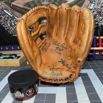 1970S Macgregor G23T Pete Rose Pro Model Baseball Glove. Fixed Price $139.00.
