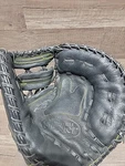 ZRBK5A Louisville Slugger Right Handed Throw Softball Mitt Glove Zephyr Series. Fixed Price $24.99.