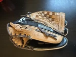 Louisville Slugger GN14BN 11" Youth Mitt Glove Rht Brown Black. Fixed Price $20.00.