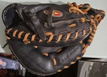 Easton Bmx 21B Youth Catchers Catcher's Mitt For The Left Hand Aka Rht. Fixed Price $28.16.
