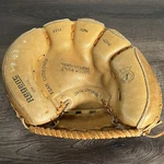 Vintage Regent CM-118 Catchers Mitt Fits On Left Hand Made Japan. Fixed Price $53.35.