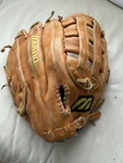 Mizuno Mz 1355 Glove Left Hand Throw Professional Model 13.5 Inches ,. Fixed Price $40.00.